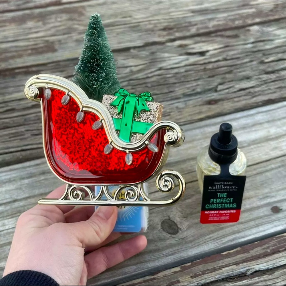 NWT Bath & Body Works “Christmas Sleigh” Wallflowers Fragrance Plug In & Refill